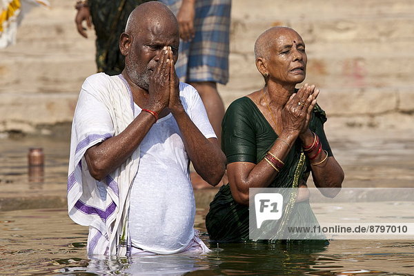 baden Großstadt Gebet Fluss Heiligkeit Hinduismus Ganges ghat Indien indische Abstammung Inder Varanasi