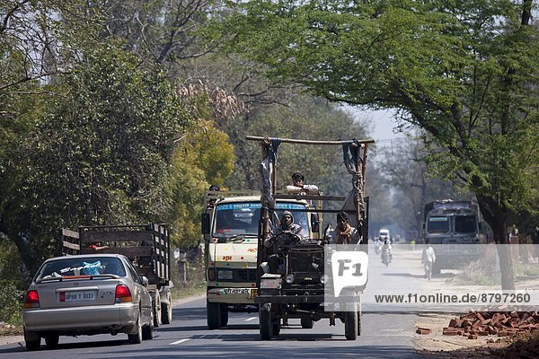 Farbaufnahme Farbe arbeiten Reise Lastkraftwagen Helligkeit Indien indische Abstammung Inder Agra Uttar Pradesh