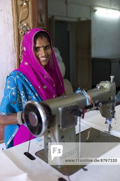 Frau Stoff Indianer Teamgeist Handwerk nähen