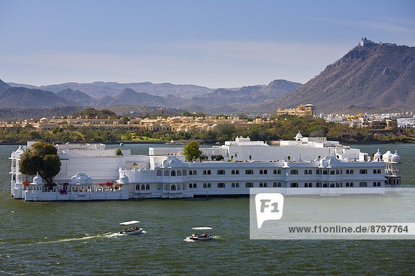 ankommen Tourist Hotel See Boot Palast Schloß Schlösser Insel Indien verlassen Rajasthan Udaipur
