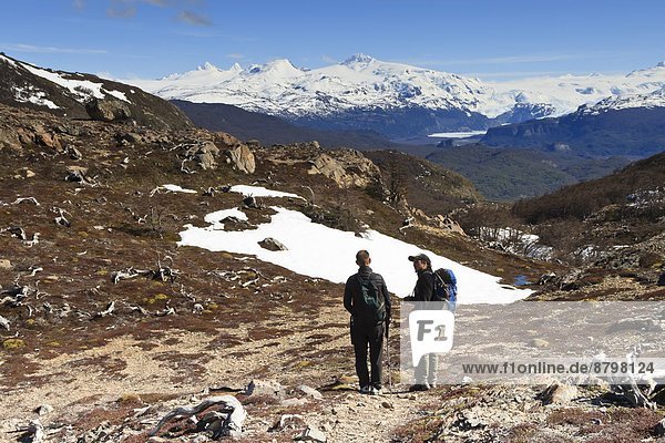 nehmen  gehen  wandern  Torres del Paine Nationalpark  Pause  Chile  Patagonien  Südamerika