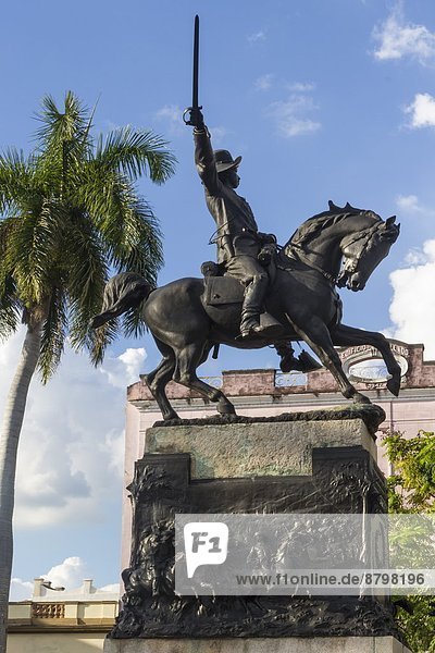 Ignacio Agramonte statue  Camaguey  Cuba  West Indies  Caribbean  Central America