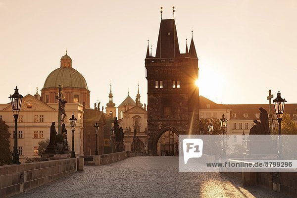 Prag  Hauptstadt  Europa  Sonnenaufgang  Stadt  Brücke  Tschechische Republik  Tschechien  UNESCO-Welterbe  Böhmen  alt