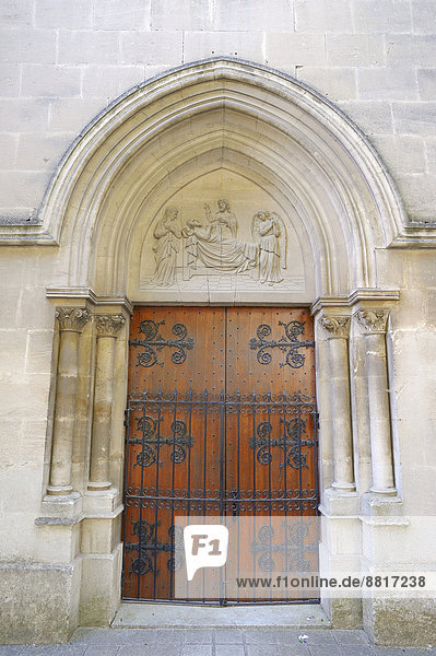Eingang der Klosterkirche  Abtei Saint Michel de Frigolet  La Montagnette  Bouches-du-Rhone  Provence-Alpes-Cote d'Azur  Südfrankreich  Frankreich