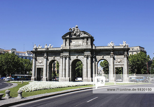 Puerta de Alcalá oder Alcalá-Tor  Plaza de la Independencia  Madrid  Spanien