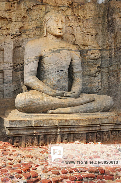 Buddha im Lotussitz  Gal Vihara  UNESCO Weltkulturerbe  Polonnaruwa  Nord-Zentralprovinz  Sri Lanka