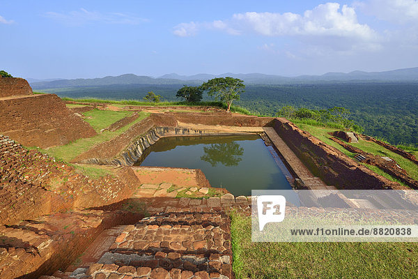 Zisterne in der Ruine der Festung auf dem Löwenfelsen  UNESCO Weltkulturerbe  Sigiriya  Zentralprovinz  Sri Lanka