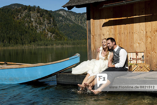 Wedding couple at Almsee Lake  Salzkammergut  Upper Austria  Austria