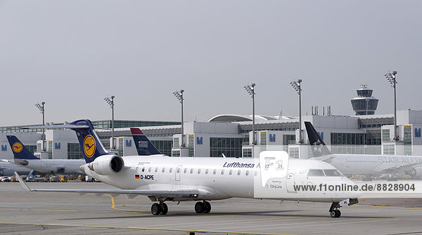 'Der Lufthansa-Regionaljet ''Bad Belzig''  Typ Bombardier CRJ700  Flughafen München  München  Oberbayern  Bayern  Deutschland'