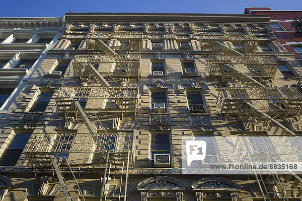 USA  New York  Manhattan  Blick auf die Fassade des alten Mehrfamilienhauses in SoHo