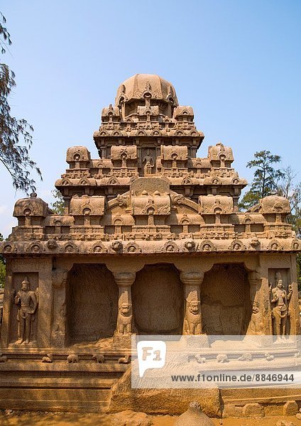 Mahabalipuram or Mahabillipuram or Mammallapuram  its official name  is a small seaside town located in the northern part of Tamil Nadu  the city’s name came from the Pallava king Narashima Varian I called Mahamalla the great wrestler  wrestling was the favourite sport of the Pallavas; this seaport  famously known for its ancient rock carvings  host the Shore Temple  register as a UNESCO World Heritage site and one of the most photographed monuments in India  a notable temple from the 7th century carved in the rock facing the sea; another marvel of the place is Aruba’s Penance  the world largest bas relief carving which shows scene of everyday life; the village offers lots of attractions such as outstanding beaches  seafood  craftsman or the five Rathas.