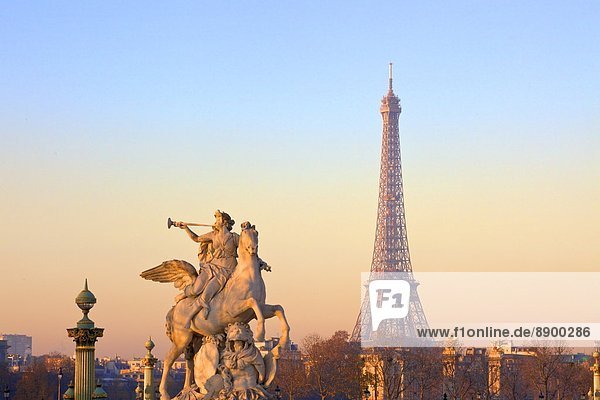 Paris Hauptstadt Frankreich Europa Statue Fokus auf den Vordergrund Fokus auf dem Vordergrund Eiffelturm Platz