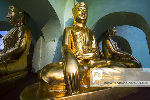 Sitzender Buddha-Statue  Shwedagon-Pagode  Singuttara Hügel  Yangon oder Rangun  Yangon-Division  Myanmar