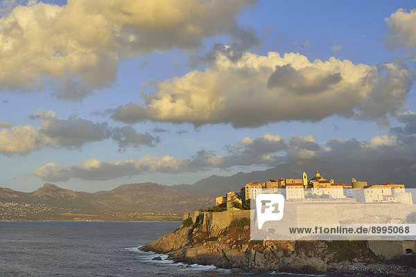 Frankreich Wolke Abend Beleuchtung Licht über Atmosphäre Calvi Zitadelle Korsika