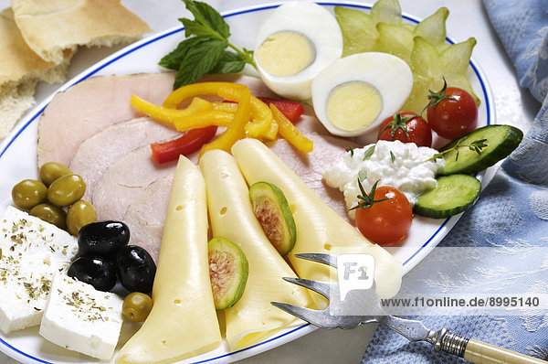 Breakfast plate with cold cuts