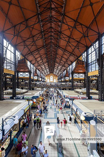 Innenansicht  zentrale Markthalle  Központi Vasarcsarnok  Budapest  Ungarn