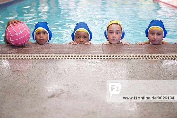 Porträt von drei Schülerinnen Wasserballerinnen