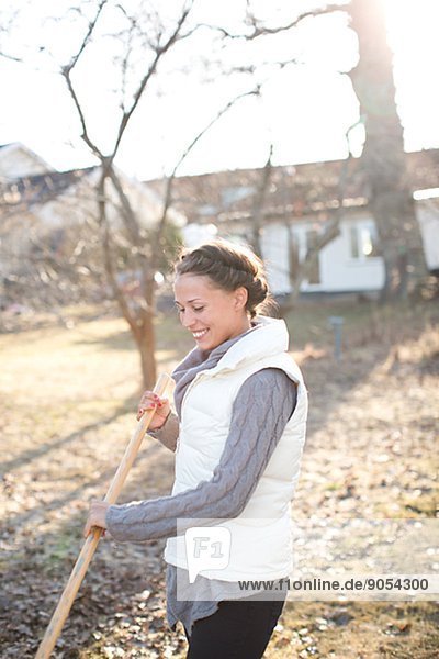 junge Frau junge Frauen Garten