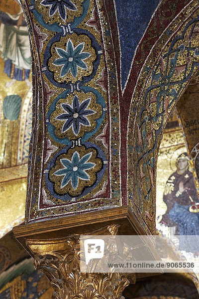 Säule mit byzantinischen Mosaiken  La Martorana  Kirche aus der Normannenzeit  Palermo  Sizilien  Italien