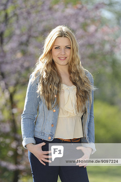 Smiling young woman outdoors  portrait