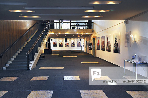 Ausstellung  Fotografien von Wayne Lawrence  Foyer im Amerikahaus  München  Bayern  Deutschland