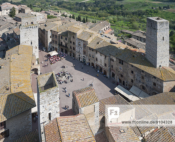 Historic centre  Piazza della Cisterna with towers  San Gimignano  Tuscany  Italy