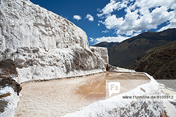 Salzterrassen von Maras oder Salinas de Maras  angelegt von den Inka und noch heute in Betrieb  Pichingote  Region Cusco  Anden  Peru