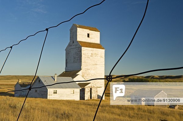 abandoned grain elevator  Thunder Creek  Saskatchewan  Canada