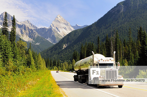 Lastkraftwagen  Bundesstraße  vorwärts  tragen  Kanada
