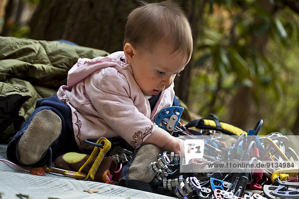 Spiel  Mädchen  Baby  klettern  Fahrgestell  Kentucky