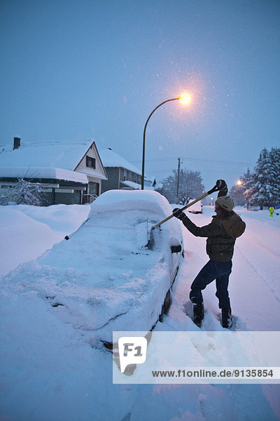 Frau  arbeiten  Verkehr  Schaufel  Schnee