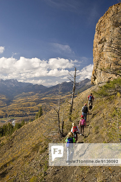 Berg  Palast  Schloß  Schlösser  folgen  wandern  Herbst  jung  Fernie  British Columbia  Kanada