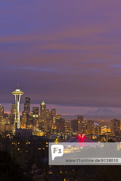 Vereinigte Staaten von Amerika  USA  Farbaufnahme  Farbe  Skyline  Skylines  Sonnenaufgang  Hintergrund  Berg  Mount Rainier Nationalpark  Seattle  Washington State