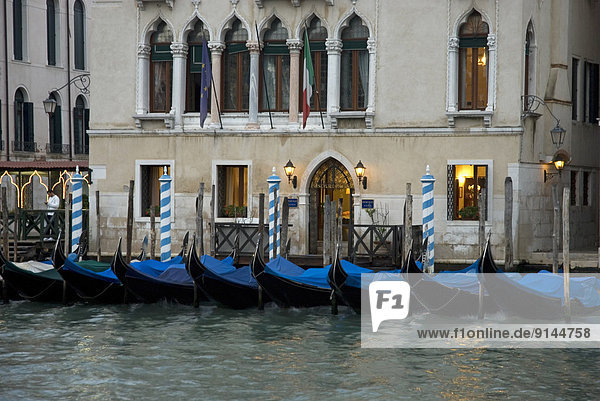 Gebäude  Ehrfurcht  Boot  Dock  Fassade  Italien  Venedig
