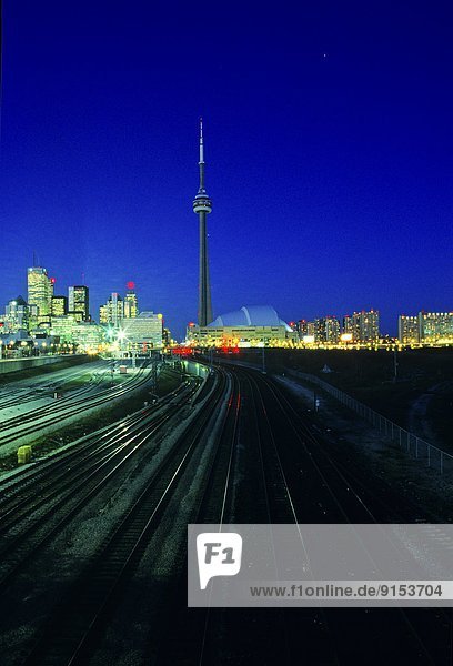 Skyline  Skylines  Kanada  Innenstadt  Abenddämmerung  Ontario  Toronto