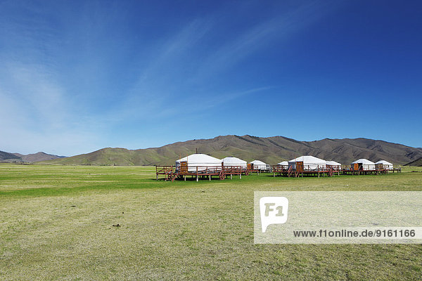 Jurtencamp auf Rädern  Hustai-Nationalpark  auch Khustain-Nuruu-Nationalpark  Südsteppe  Öwör-Changai-Aimag  Mongolei