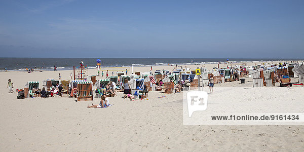 Strandkörbe am Sandstrand  Baltrum  Ostfriesische Inseln  Ostfriesland  Niedersachsen  Deutschland