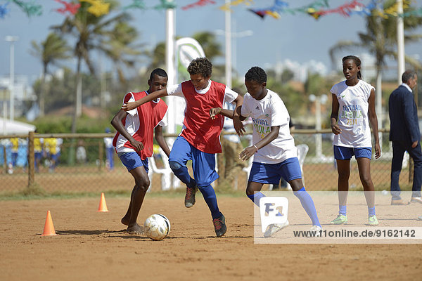 Fußballveranstaltung für Kinder und Jugendliche aus Armenvierteln  Festival da Bola  Sozialprojekt der Deutschen Gesellschaft für Internationale Zusammenarbeit  GIZ  Salvador da Bahia  Bundesstaat Bahia  Brasilien