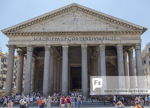 Pantheon  Frontalansicht  Rom  Latium  Italien