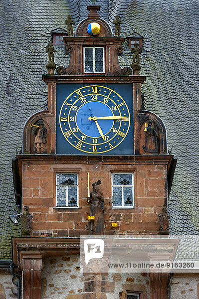 Uhrgiebel vom Renaissance-Turm  historisches Rathaus  Markt  Altstadt  Marburg  Hessen  Deutschland