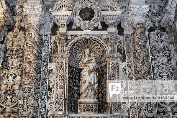 Altar in sizilianischem Barock  mit kunstvollen Marmorintarsien  Kirche San Giuseppe dei Teatini  Palermo  Provinz Palermo  Sizilien  Italien