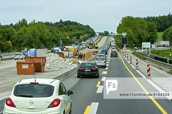 Straßenverengung an Baustelle  Autobahn A9  bei Paunzhausen  Oberbayern  Bayern  Deutschland