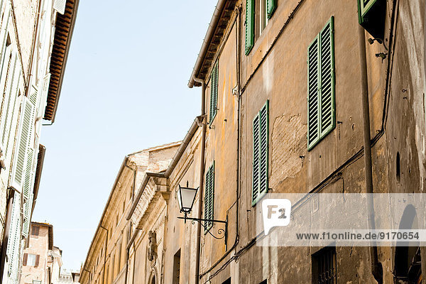 Italien  Toskana  Volterra  Häuserreihe