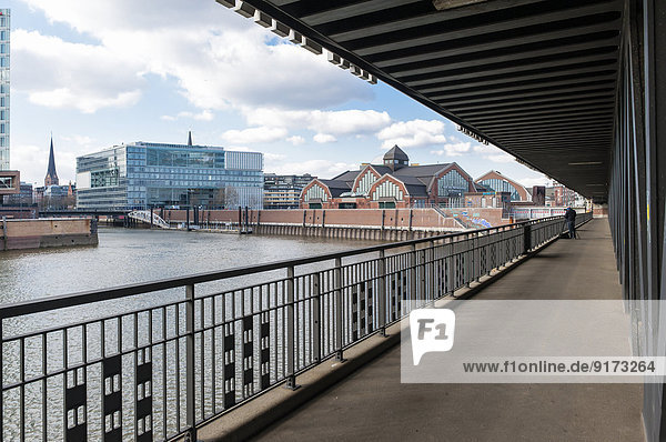 Deutschland  Hamburg  Blick von Oberhafenbrücke auf die Deichtorhallen