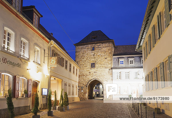 Deutschland  Rheinland-Pfalz  Freinsheim  Altstadt  Altstadttor und Häuser