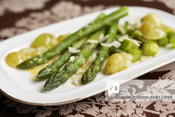 Green asparagus with sauteed grapes and a white wine sauce