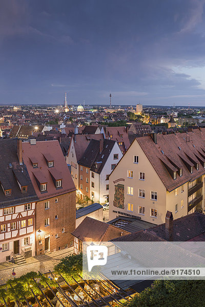 Deutschland  Bayern  Nürnberg  Stadtbild  Historische Altstadt am Abend