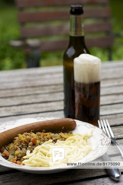 Linsen mit schwäbischer Pasta  Spätzle und veganer Wurst
