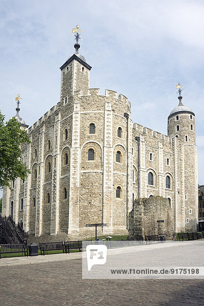 Great Britain  England  London  White Tower and Ruin of Wardrobe Tower