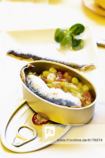 Traditionelles spanisches Fischgericht mit Sardinen